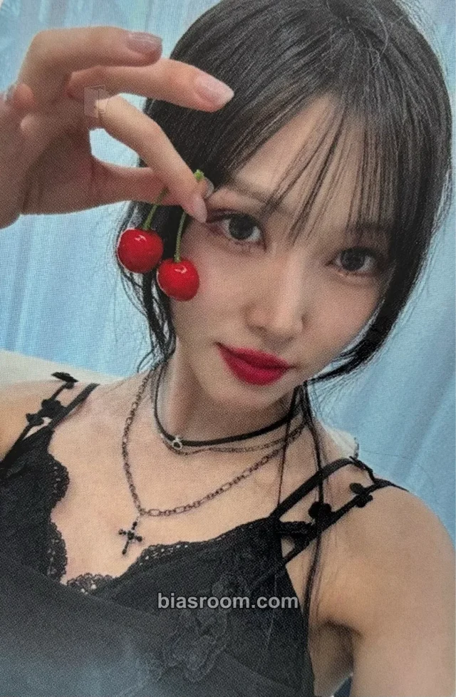 Yuju - Yuju - First love is a curse Album minirecord round 2 video call/fancall