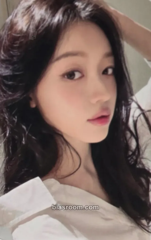 YooA Borderline Photocard - OH MY GIRL | Bias Room