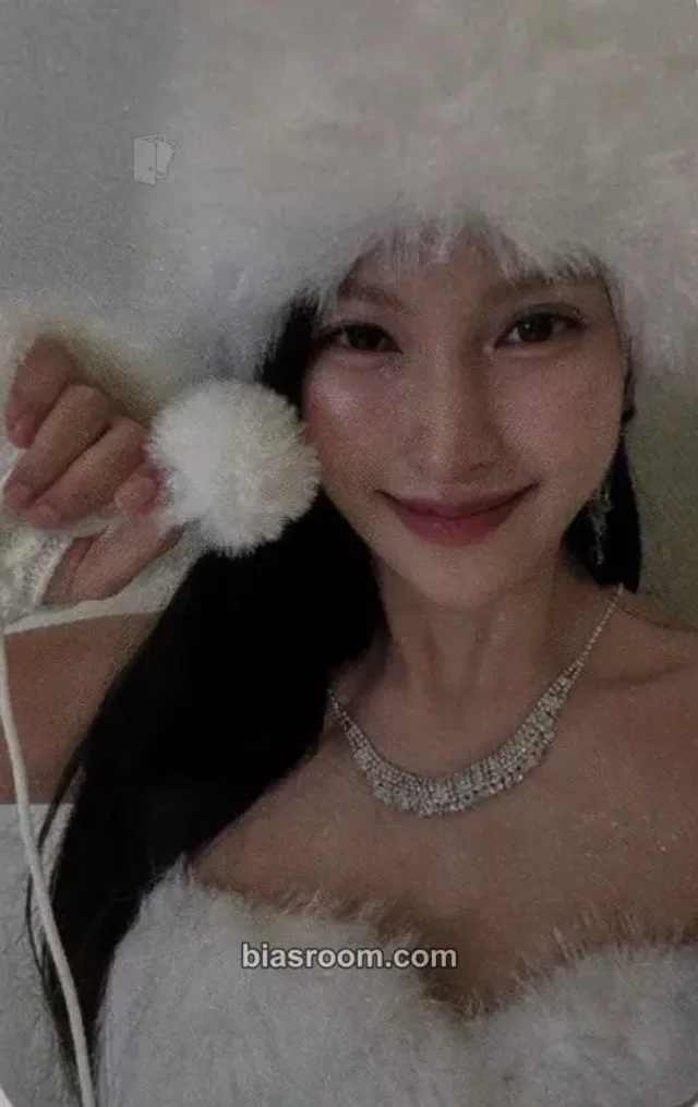 KARA - Gyuri - 2025 Winter fanmeeting - Gyurismas fantasy Event trading card