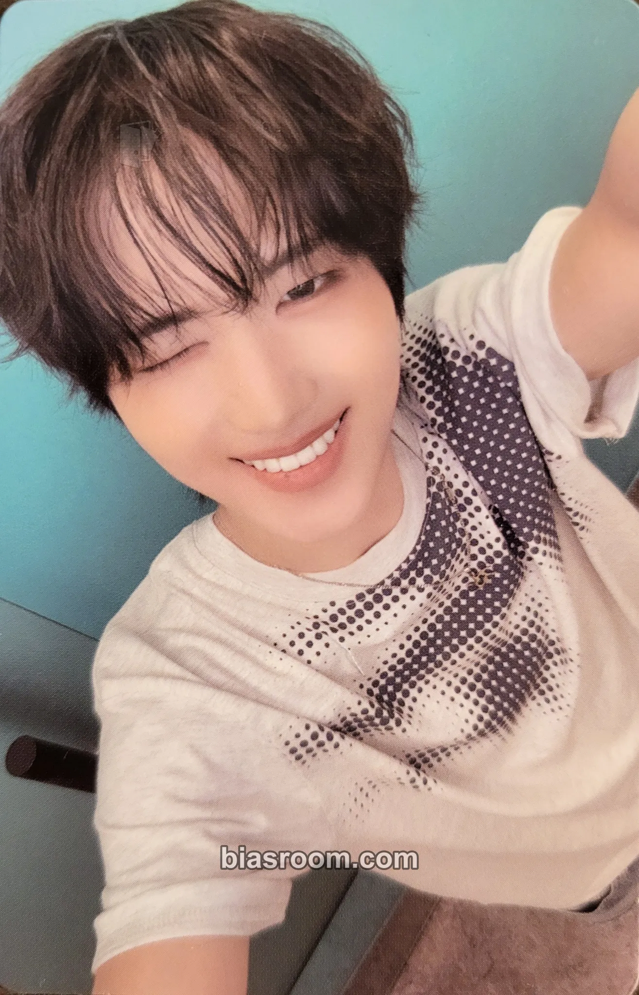 Gihyeon 'Catch The Wave' Tour Photocard - NouerA - NouerA K-pop photocard