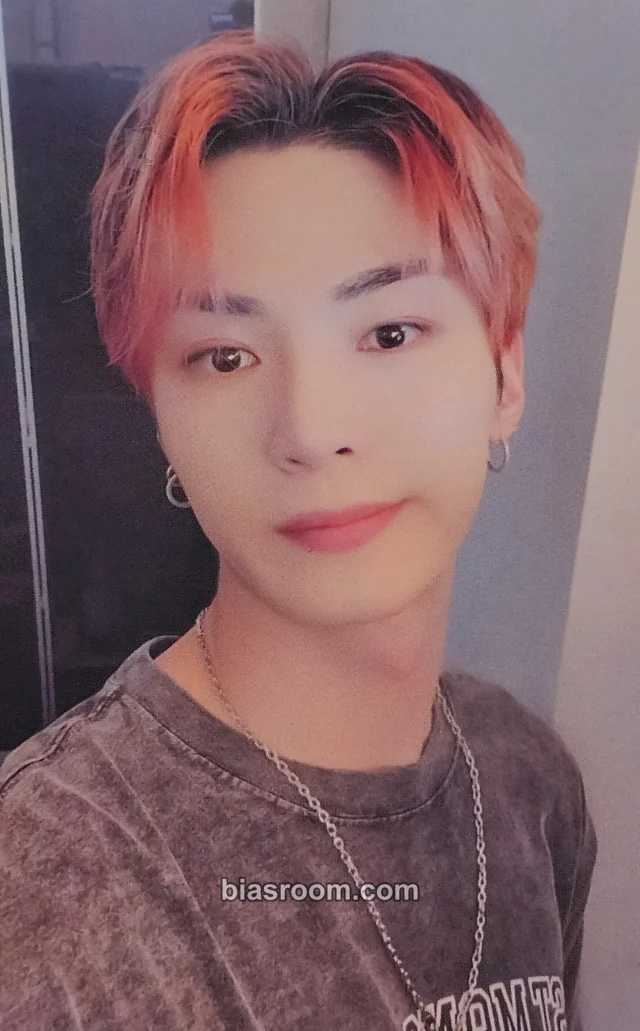 Omega X - Hangyeom - Love Me Like Album jump up video call/fancall fansign round 10