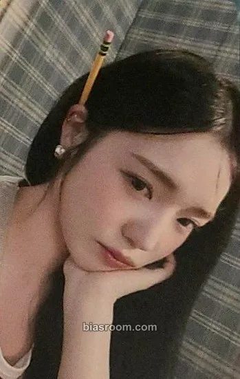 Jisun MOMENTICA "imagine" Digital Collectibles Photocard - fromis_9 - fromis_9 K-pop photocard