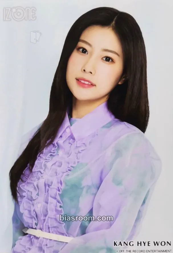 Hyewon EYES ON ME Photocard - IZ*ONE - IZ*ONE K-pop photocard