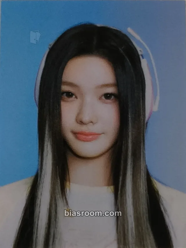 Iroha Sunday Morning Photocard - ILLIT | Bias Room