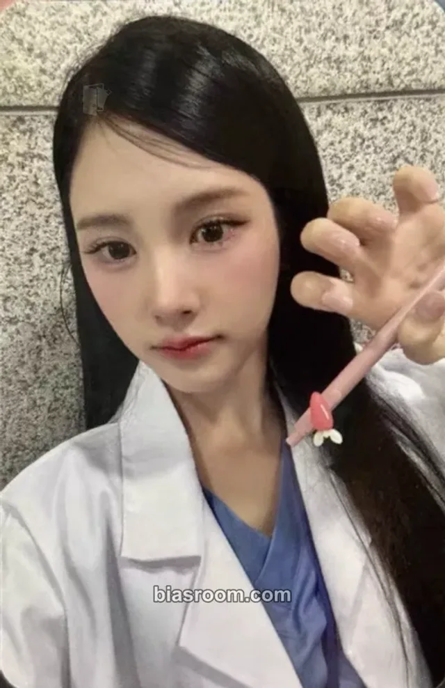 Baby DONT Cry - Yihyun - SBS Inkigayo MC Other broadcast inkigayo mc photocard