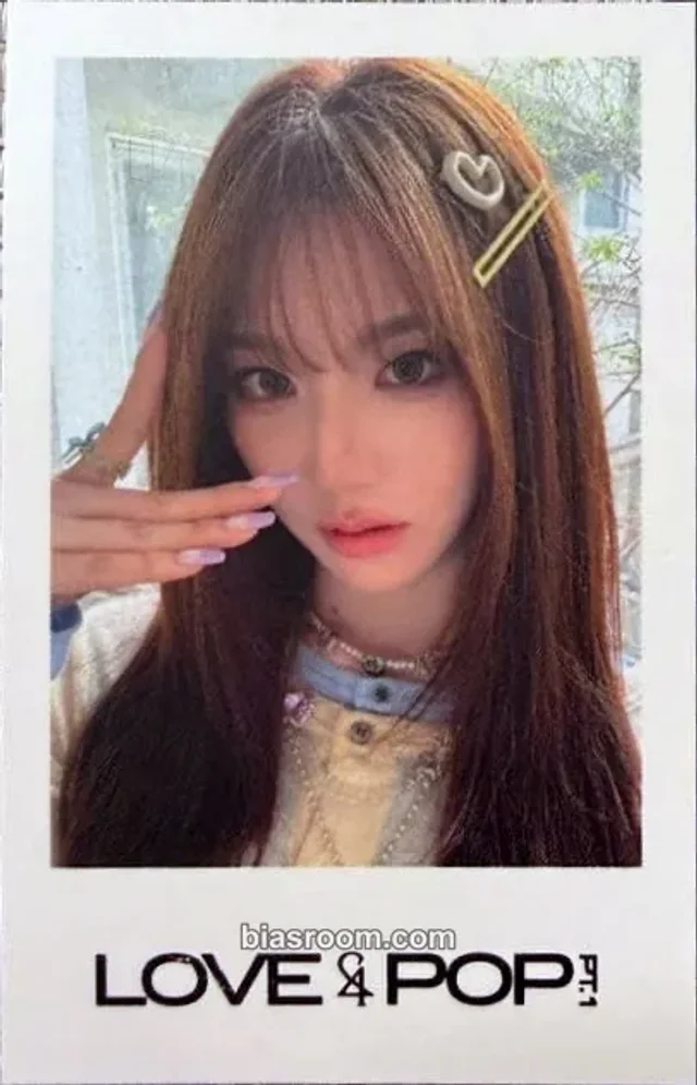tripleS - Xinyu - LOVE&POP pt.1 Album hellolive showcase polaroid