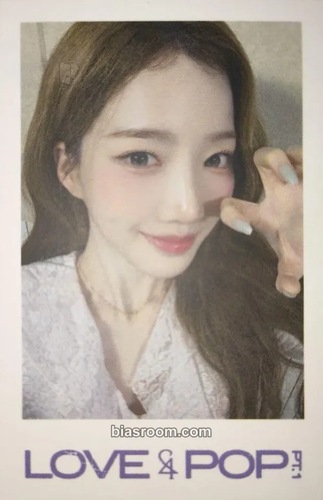 tripleS - Yooyeon - LOVE&POP pt.1 Album everline fansign round 2 polaroid