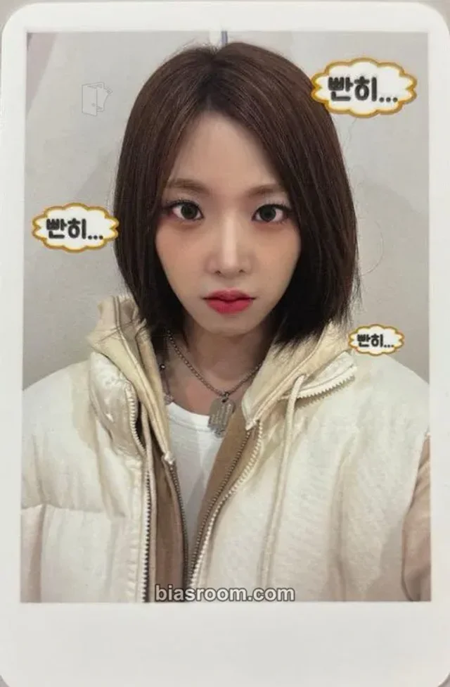 tripleS - Nien - Performante Album jump up fansign round 1 polaroid