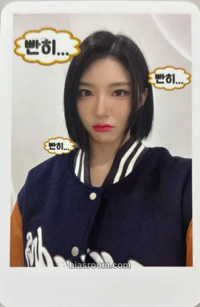 tripleS - Xinyu - Performante Album jump up fansign round 1 polaroid