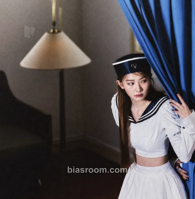 Red Velvet - Seulgi - Cosmic Album poster version hotel version item set postcard album inclusion