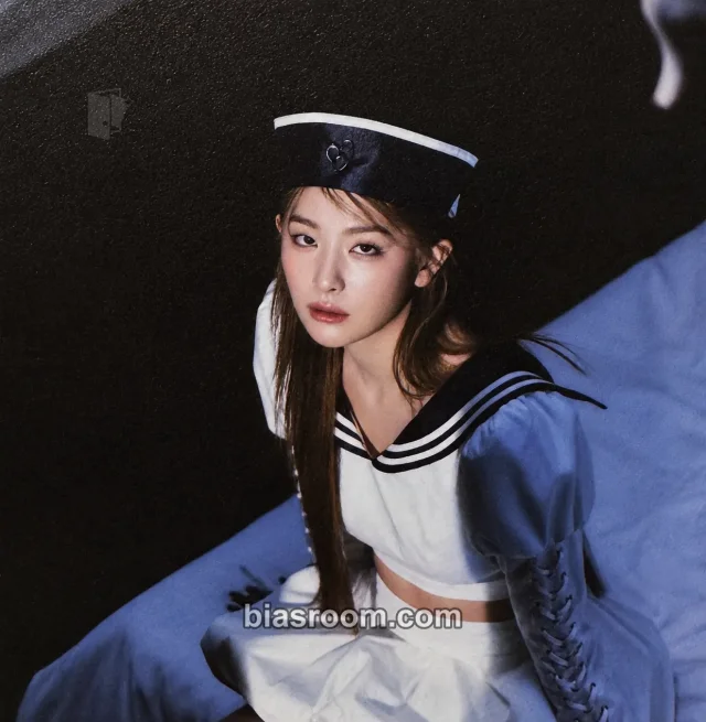 Red Velvet - Seulgi - Cosmic Album album inclusion poster version hotel version postcard item set