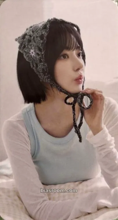Sakura UNFORGIVEN (Japanese Ver) Photocard - LE SSERAFIM | Bias Room