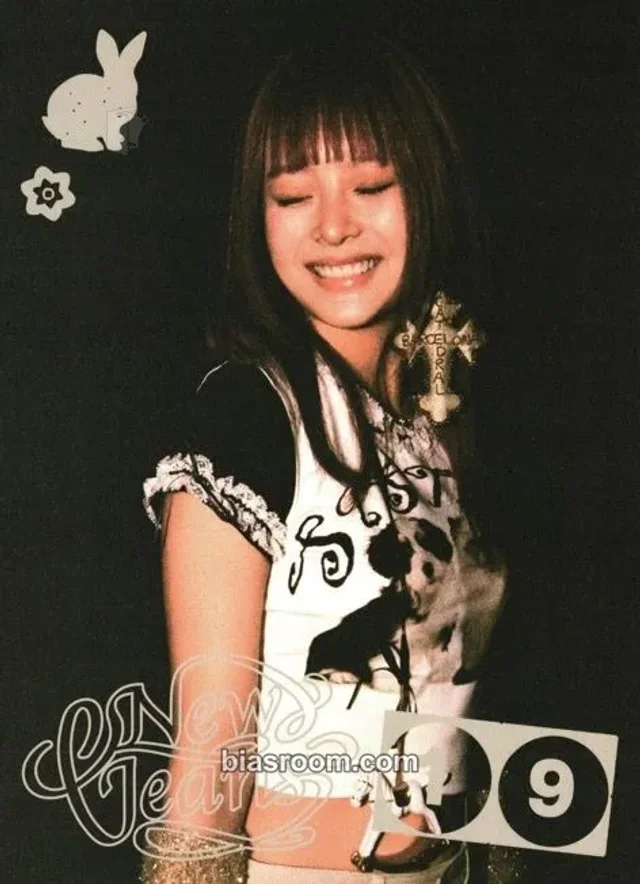 NewJeans - Hanni - NewJeans “OMG” Album hanni version postcard album inclusion