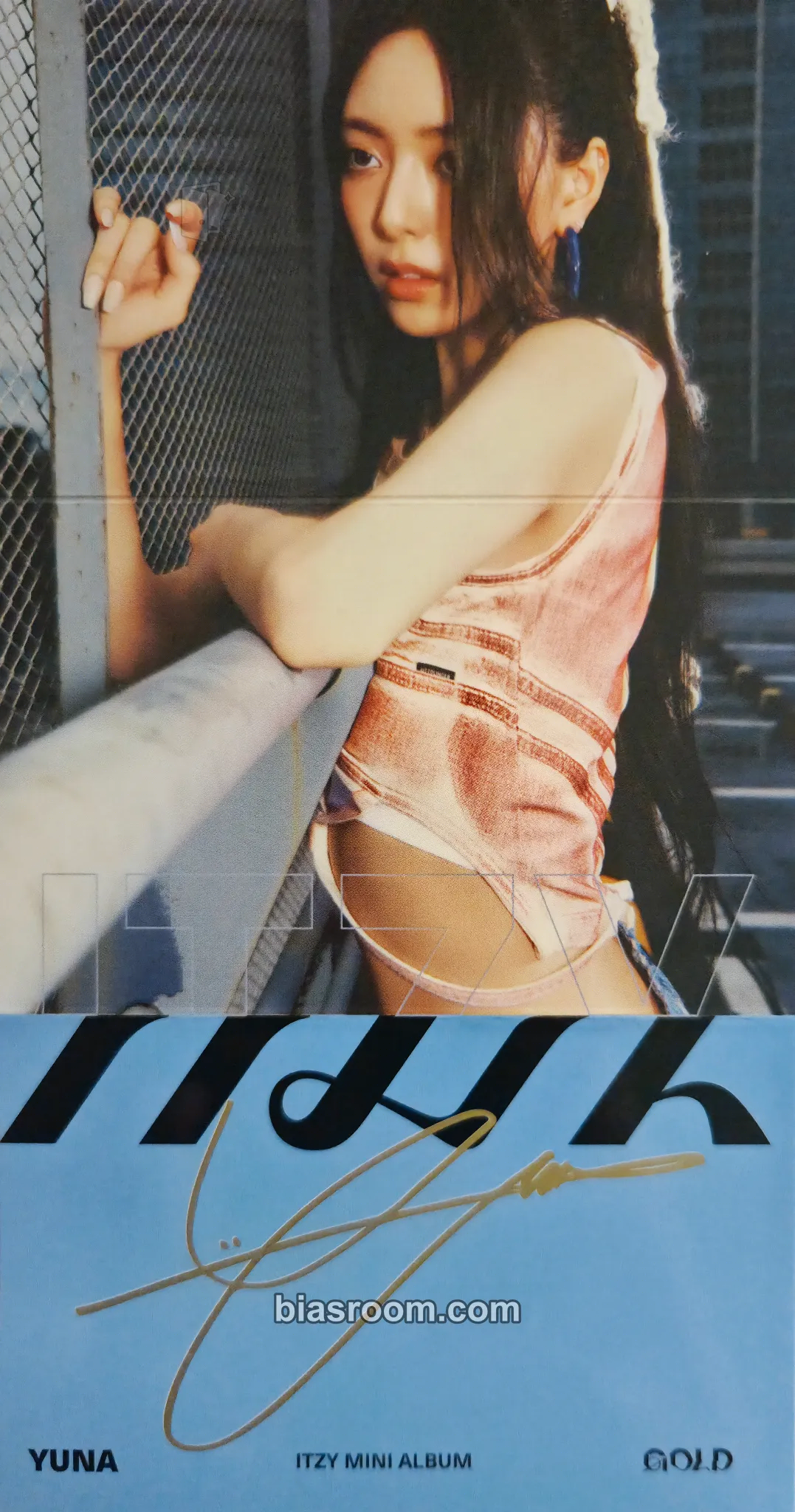 Yuna GOLD Photocard - ITZY - ITZY K-pop photocard