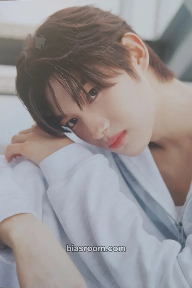 idntt - Kim HeeJu - unevermet Album we version album inclusion photo print