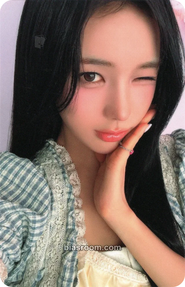izna - Ryu Sarang - Handle With Care Album album photocard limited edition B version