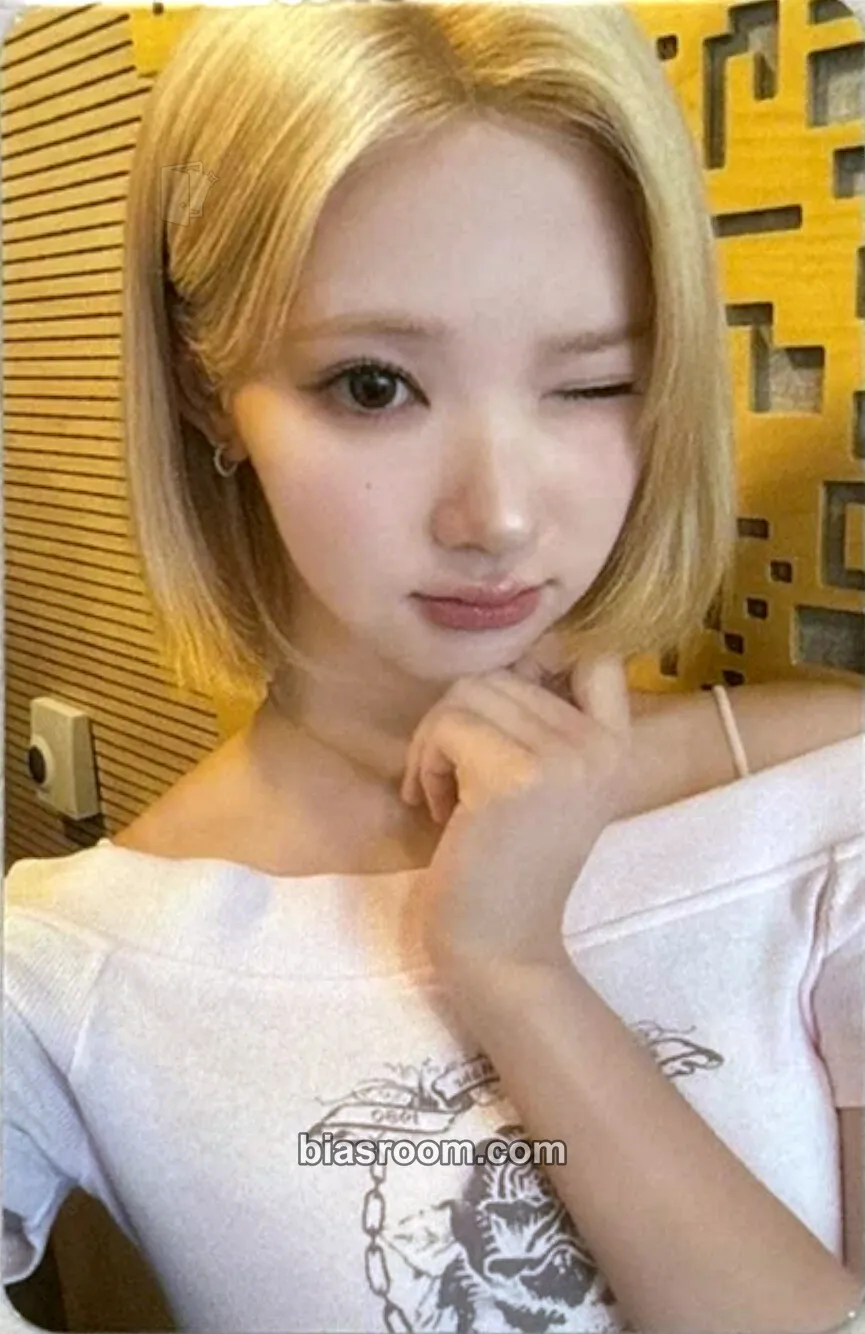 Jiwoo RUDE! Photocard - Hearts2Hearts | Bias Room