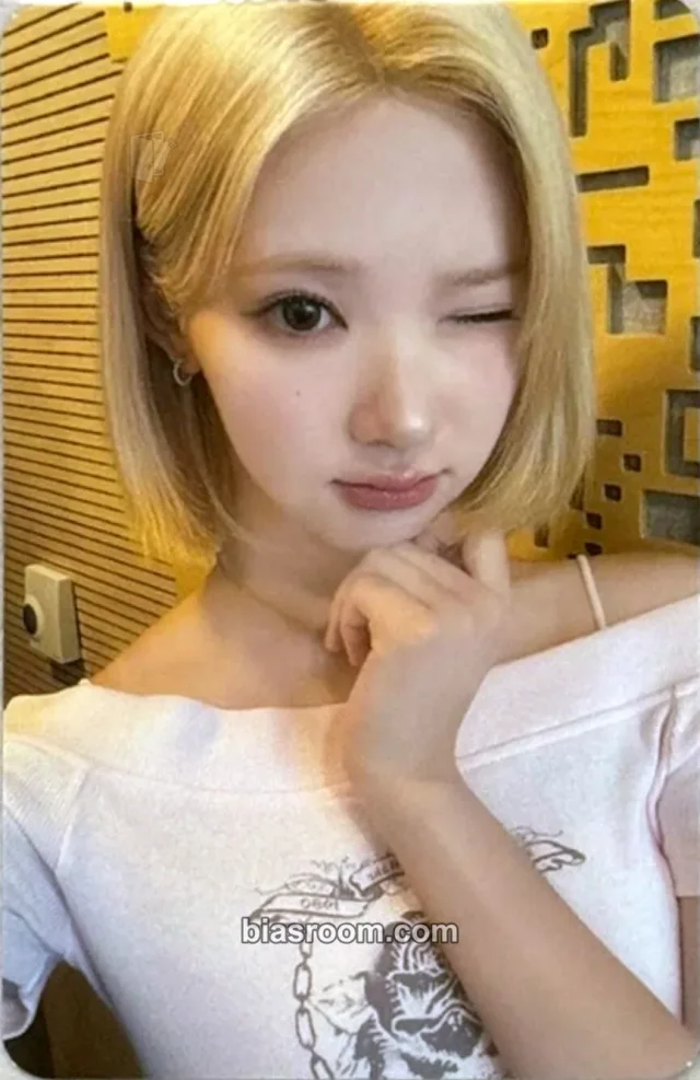 Jiwoo FOCUS Photocard - Hearts2Hearts | Bias Room