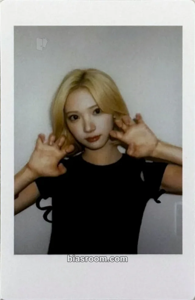 Jiwoo ICONIC HEART Photocard - Hearts2Hearts | Bias Room