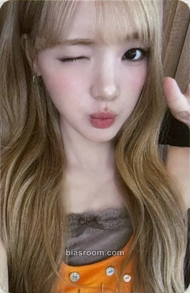 Yuha FOCUS Photocard - Hearts2Hearts | Bias Room