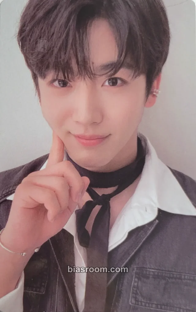 WEi - Yohan - IDENTITY : First Sight Album album photocard i version