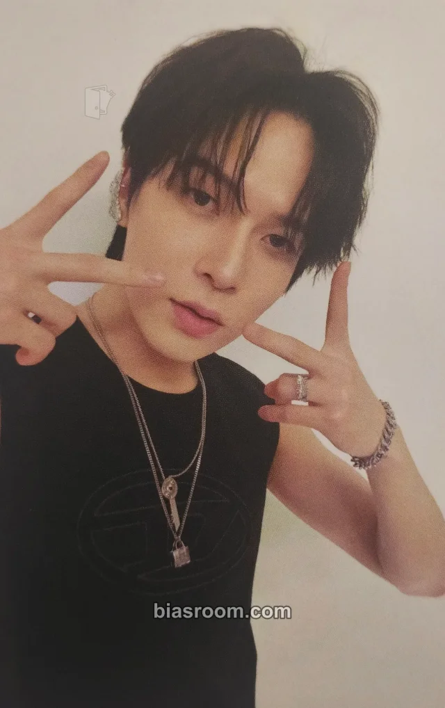 POLARIX - Lee Junhyuk - Polarix for Wonderland Magazine Feb. 2025 Other magazine photocard B version
