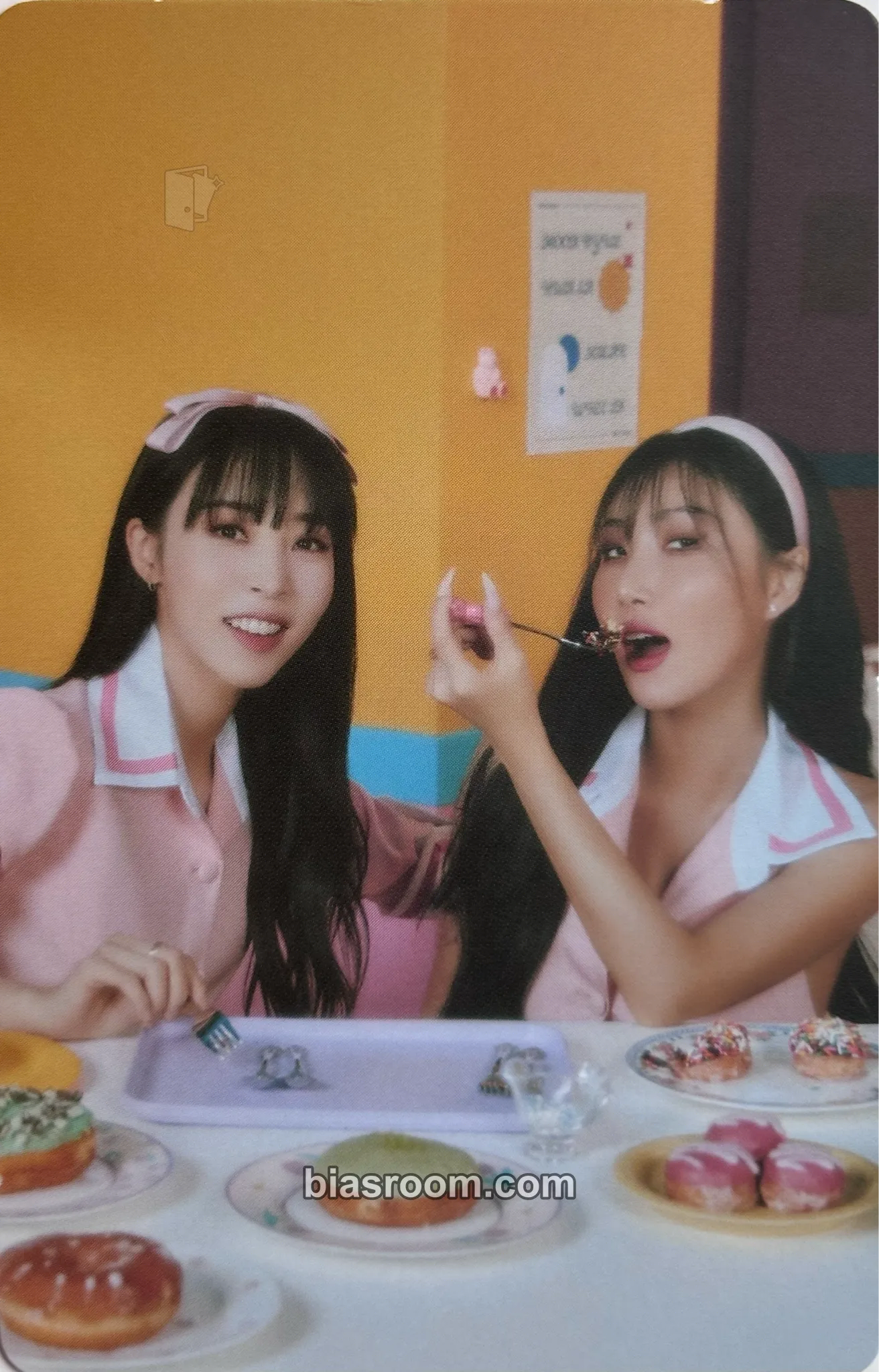 2023 Season's Greetings: Moomoo's Donuts Photocard - MAMAMOO - MAMAMOO K-pop photocard