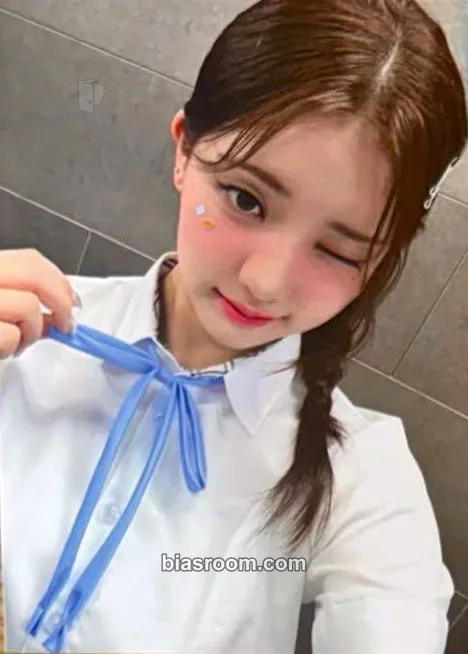 Yeonji Olive Young Exclusive OMA Event Photocard - tripleS - tripleS K-pop photocard