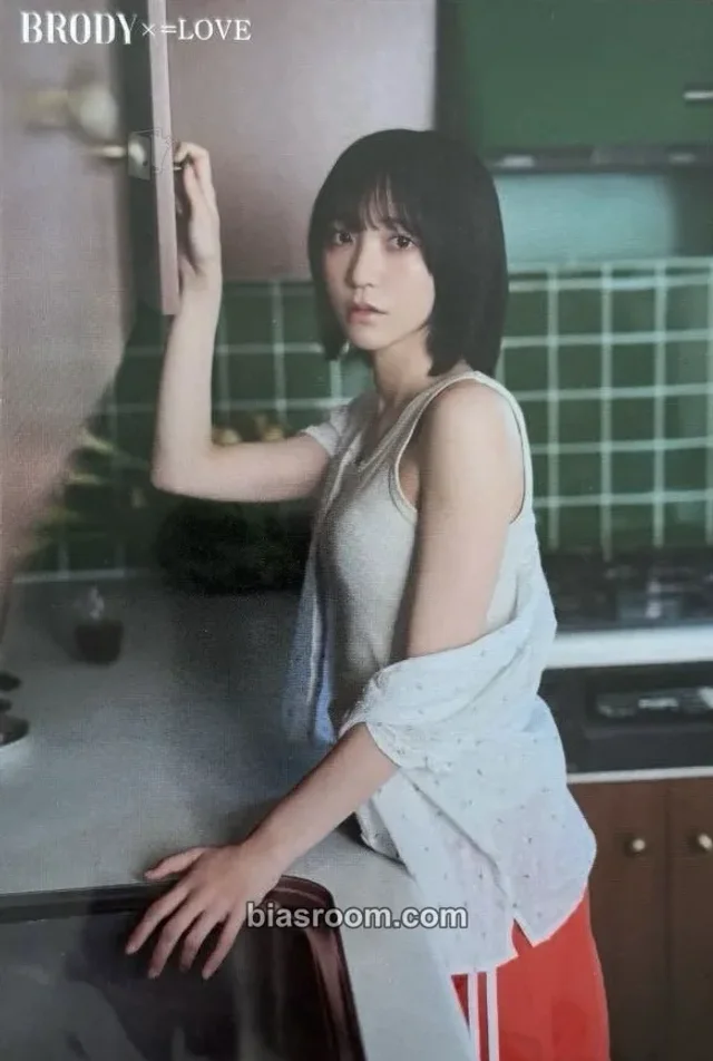 =LOVE - Noguchi Iori - BRODY Magazine - October 2025 Issue (Noguchi Iori) Other purchase benefit postcard