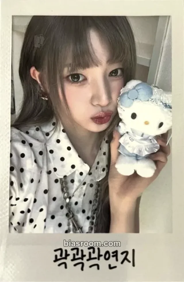 tripleS - Yeonji - LOVE&POP pt.1 Album broadcast week 2 polaroid