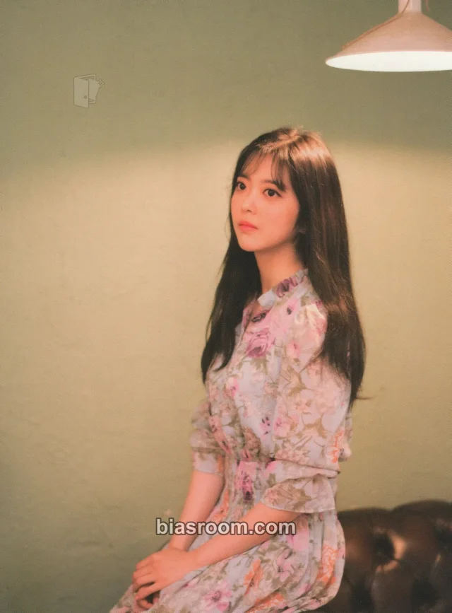 Weki Meki - Ji Suyeon - Stay WEME Limited Edition Photobook Other merch inclusion item set postcard