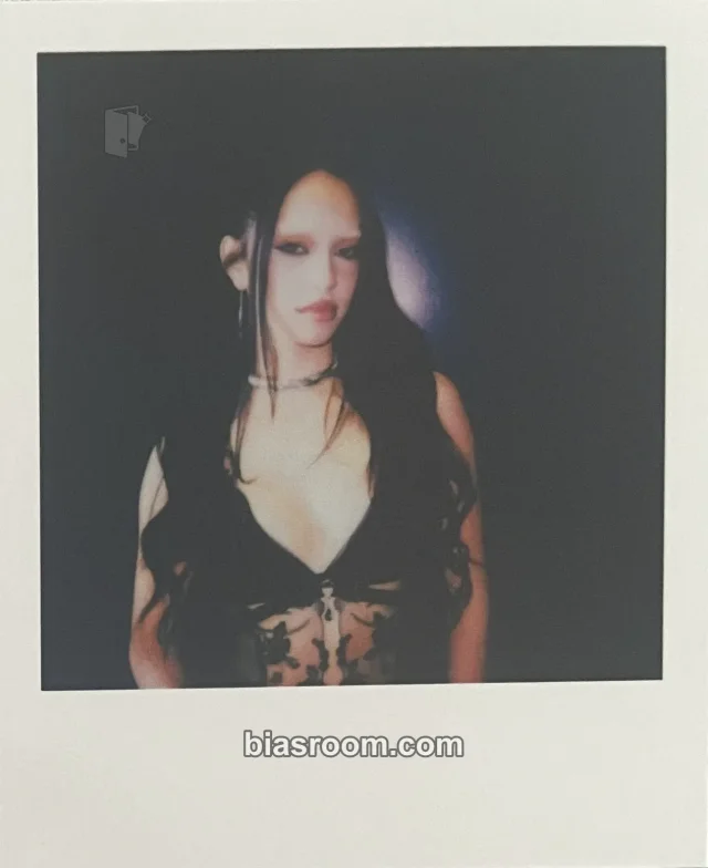 KATSEYE - Daniela - THE WILDWORLD TOUR Event polaroid stadium jacket merch inclusion item set