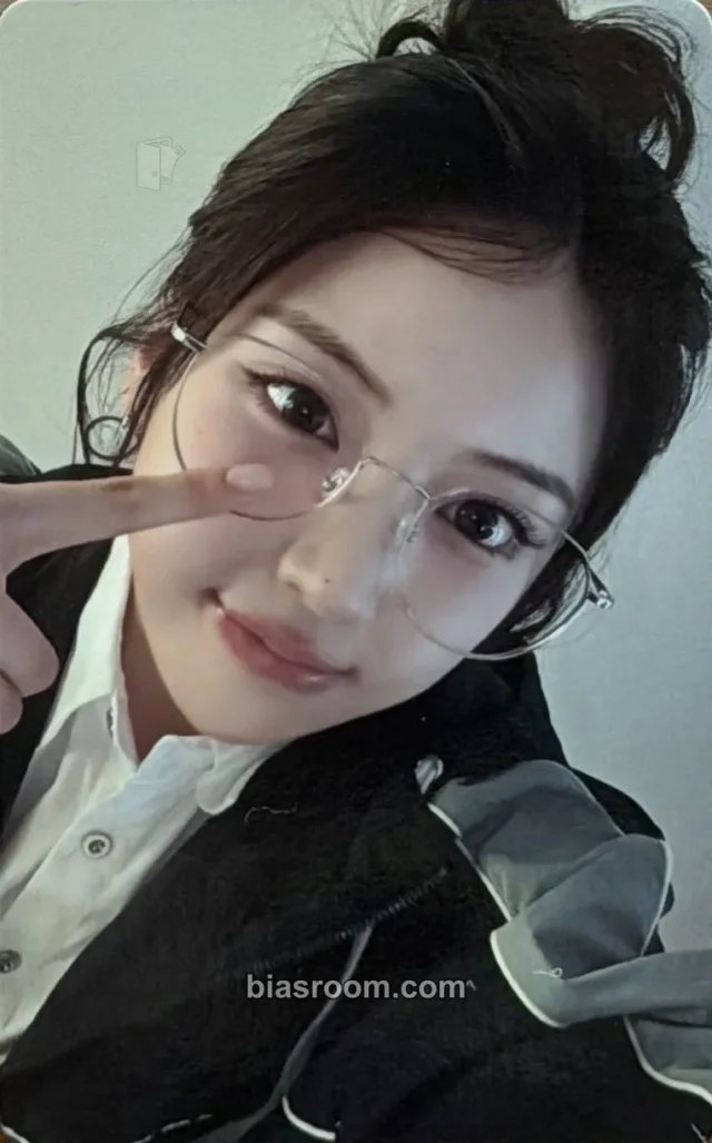 NMIXX - Jiwoo - Artist Label: NMIXX Edition Other purchase benefit merch photocard