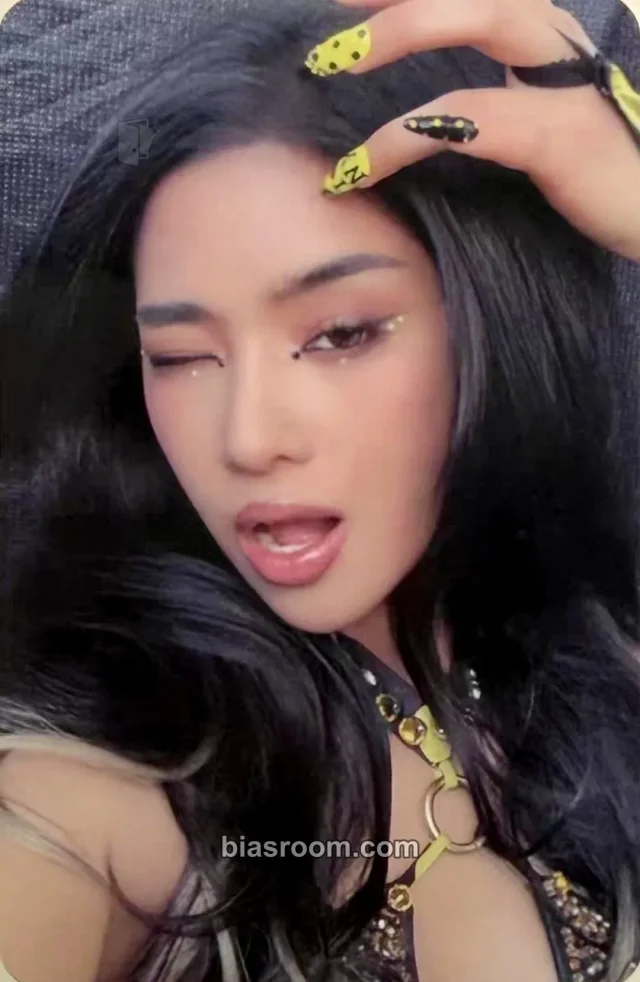 Sophia KATSEYE WILD K-pop photocard