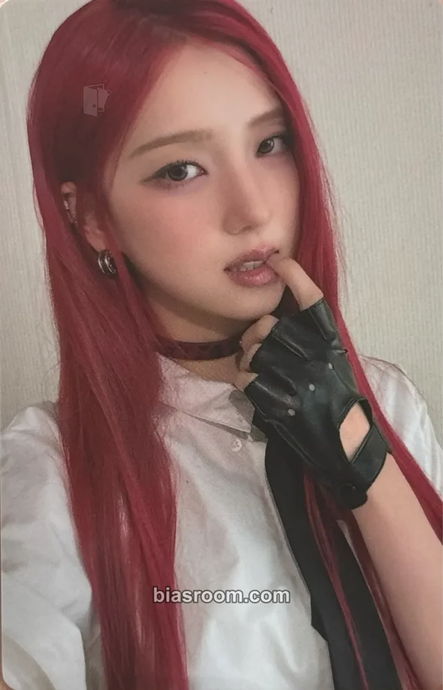 UNCHILD - Yeeun - Yeeun Waves Magazine Other magazine photocard D version