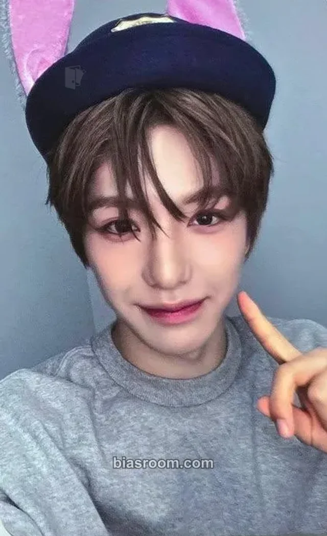 YUHZ - Sechan - Orange Record Album fansign fromm store video call/fancall
