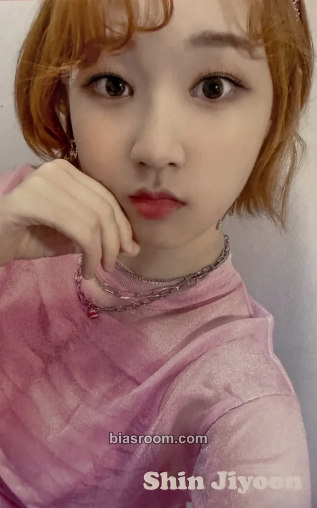 Weeekly - Jiyoon - Play Game : Holiday Album pob (pre-order benefit) tower records japan