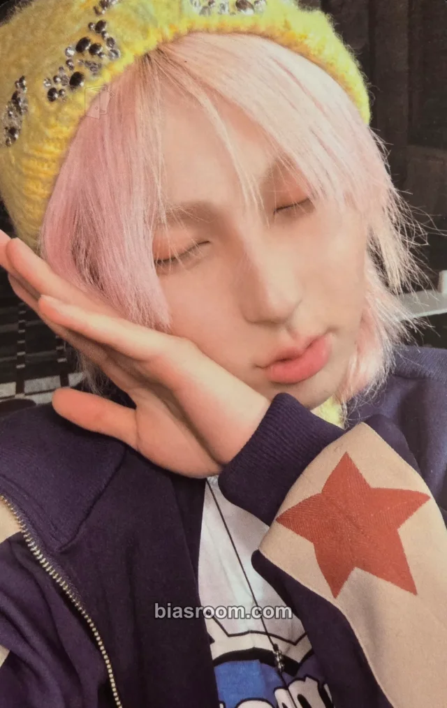 ONEWE - Giuk - 面 : Unknown Atlas Album album photocard photobook version