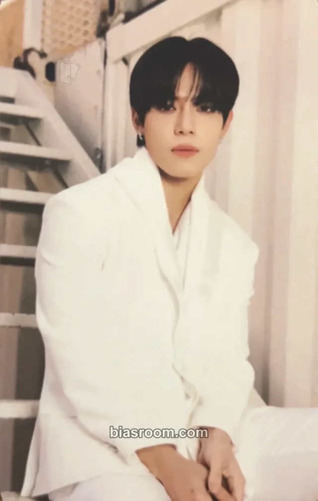 TAN - Jooan - ESSEGE Album album photocard black version qr card