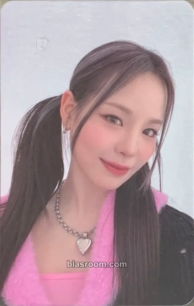 Mako NiziU Press Play K-pop photocard