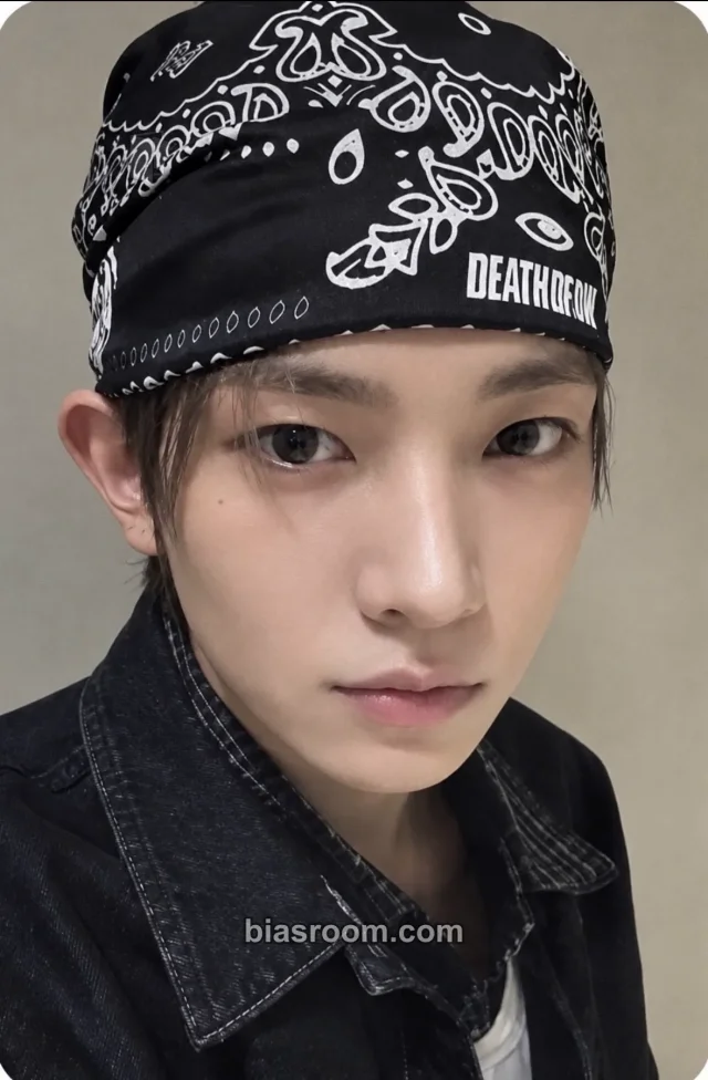 EVAN - Evan (Heeseung) - DEATH OF ME Album bandana version album photocard B version