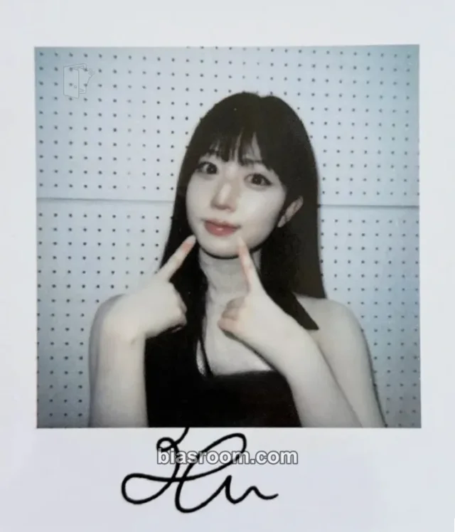 NMIXX - Haewon - Blue Valentine Album counting stars lucky draw (LD) round 4 polaroid square card