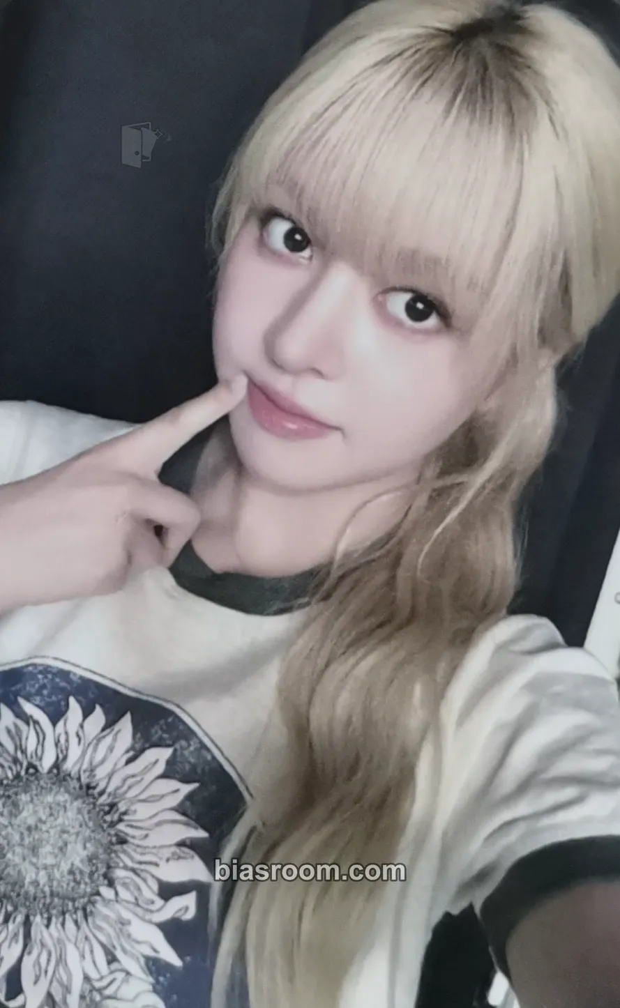 Lily Blue Valentine Photocard - NMIXX - NMIXX K-pop photocard
