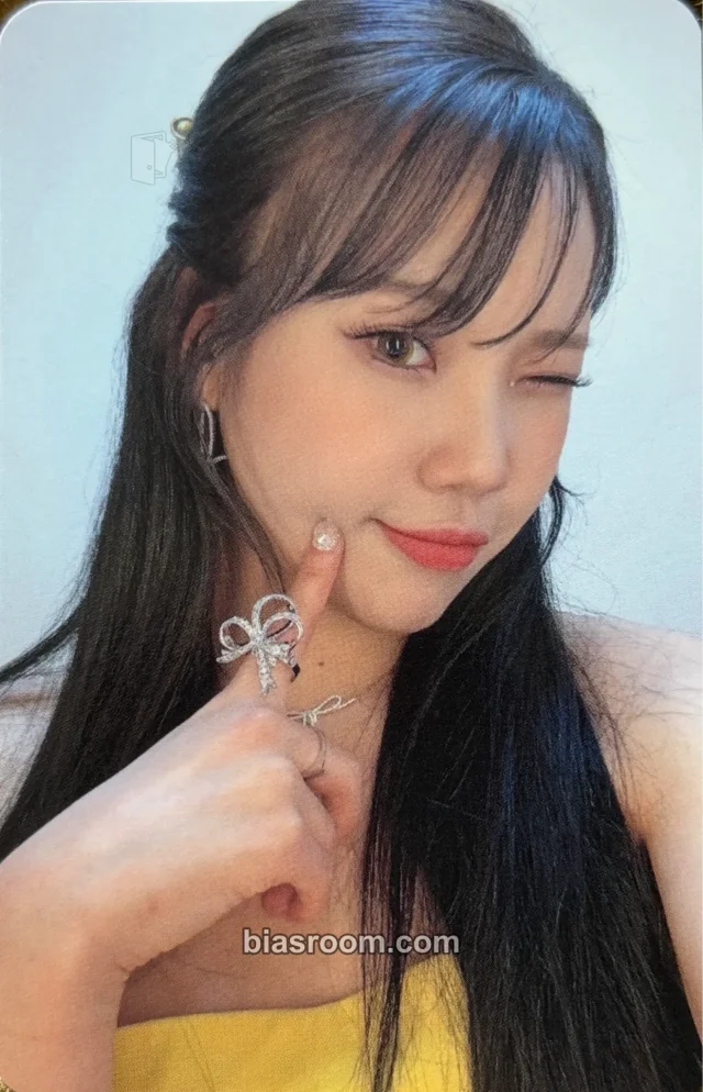 MOMOLAND - JooE - Queendom Puzzle Other pop-up merch photocard soundwave trading card