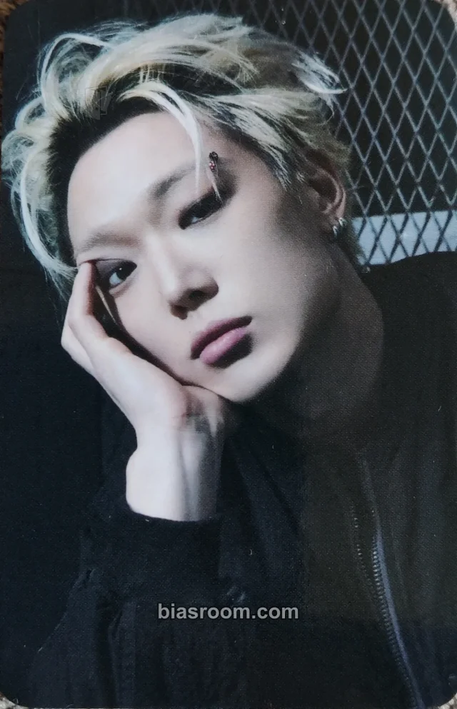 iKON - Bobby - iKON FOUREVER WORLD TOUR (2026) Event merch photocard