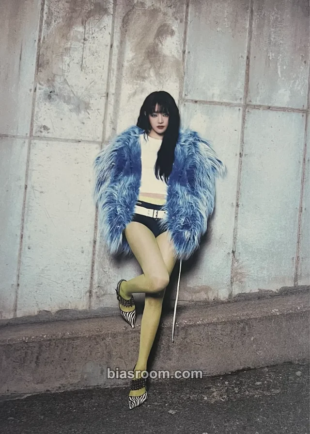 i-dle - Minnie - We are Album merch inclusion line friends postcard