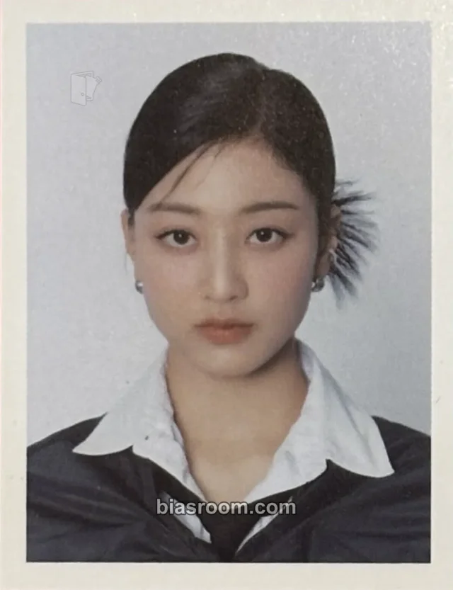 TWICE - Jihyo - TWICE 5th World Tour Ready to Be Event id photo merch inclusion
