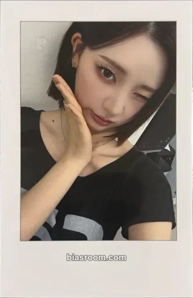 tripleS - Yeonji - LOVE&POP pt.1 Album jjmuze (jj muze) video call/fancall polaroid round 2