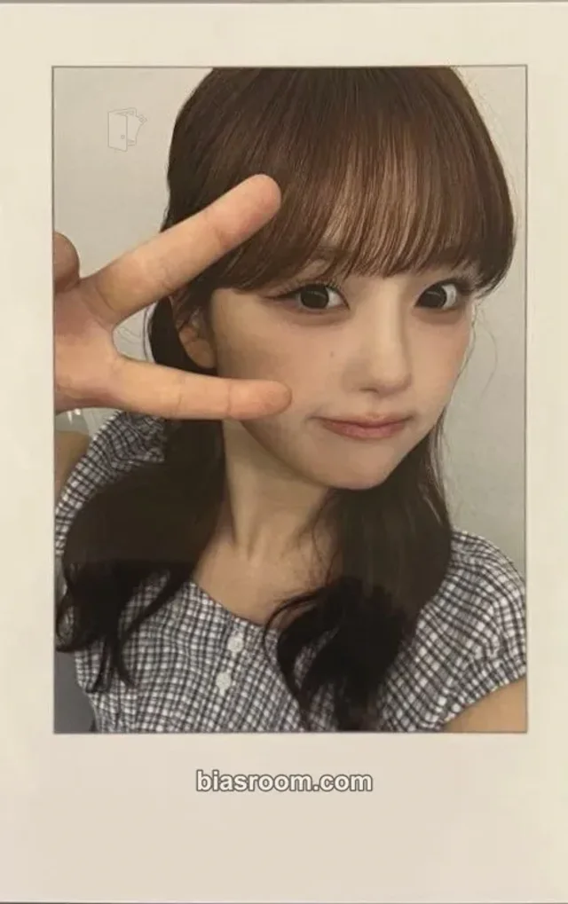 tripleS - Seoah - LOVE&POP pt.1 Album jjmuze (jj muze) video call/fancall polaroid round 2