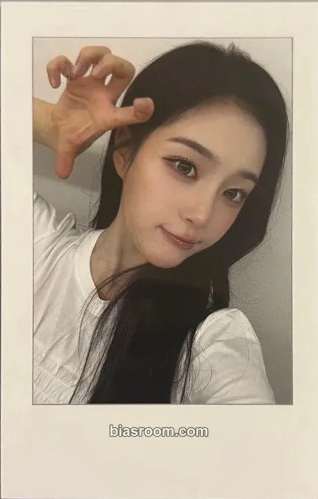 tripleS - Jiyeon - LOVE&POP pt.1 Album jjmuze (jj muze) video call/fancall polaroid round 2
